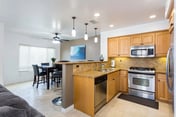 Perfect Beach Condo, Walk to Ocean, Garage Parking