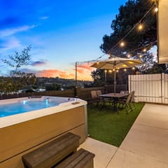 Dog-Friendly Oasis: Hot Tub, AC & Game Room