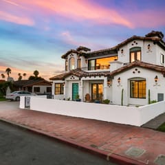 Inviting 3BR with Cozy Firepit