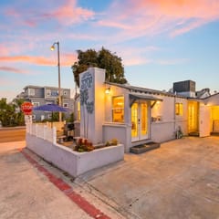 SRP Cottage — Iconic Mission Beach Retreat with AC & Rare Parking, Steps to the Ocean