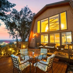 The SeaBarn Retreat | Hot Tub & Panoramic Views