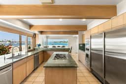 4BR/3BA Retreat w/ Stunning Views & Kayaks - Image 2