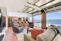 Bay Front, Roll Up Glass Walls, Roof deck Jacuzzi!10 - Image 2