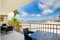 Bay View Condo with Private Balcony, Shared Hot Tub & Indoor Fireplace – Mission Beach - Image 2