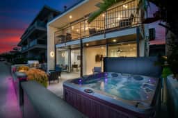 Boardwalk Stay Shared Hot Tub and Patio - Image 2