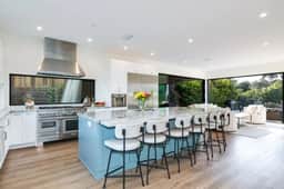 Central Lux Pool Estate •Views•Fireworks•Sleeps 14 - Image 5