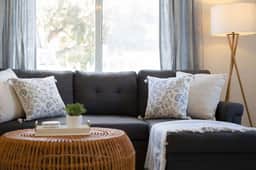 Coastal 2BR Escape with High-Speed WiFi - Image 4