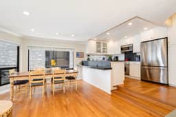 Crown Point 3BR | Bay & Beach View | Parking | W/D - Image 4