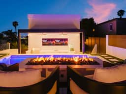 Luxury Resort Pool Spa Swim-Up Bar Bay Views - Image 5