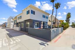 Mission Beach Getaway | Beach Gear + BBQ - Image 5