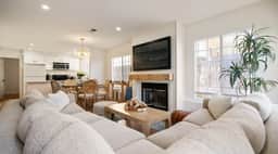 Sunny Pacific Beach Retreat Near the Ocean and Bay - Image 2