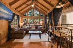 The Bear Den – 7 Min to Lake - Image 3