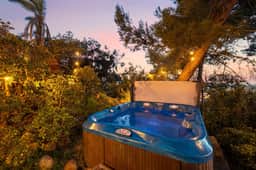 The SeaBarn Retreat | Hot Tub & Panoramic Views - Image 3