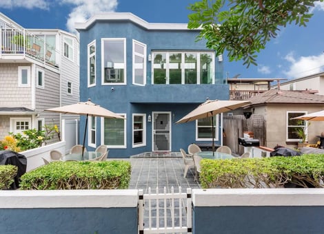 Blue beachfront home with patio umbrellas and garden, Pacific Beach