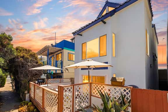3 Floors|Garage|Steps 2 Sand, Bay, Shops & Belmont - Image 1