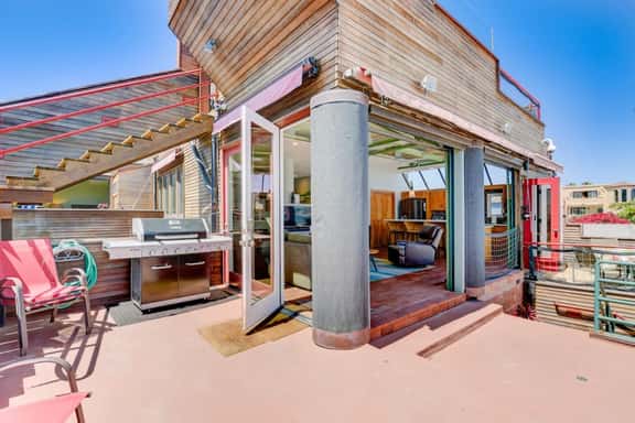 Bay Front, Roll Up Glass Walls, Roof deck Jacuzzi!10 - Image 1