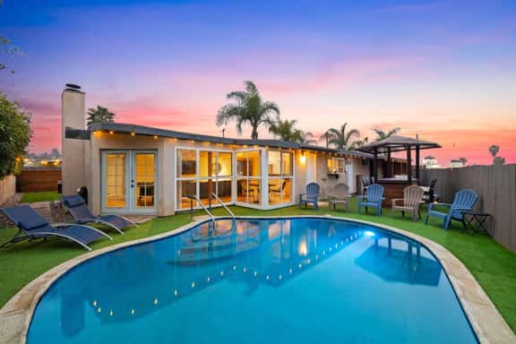 Bay Park 5BR Retreat | Pool + Hot Tub - Image 1