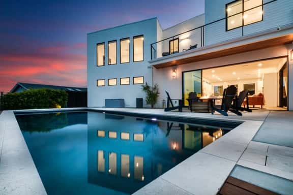 Central Lux Pool Estate •Views•Fireworks•Sleeps 14 - Image 1