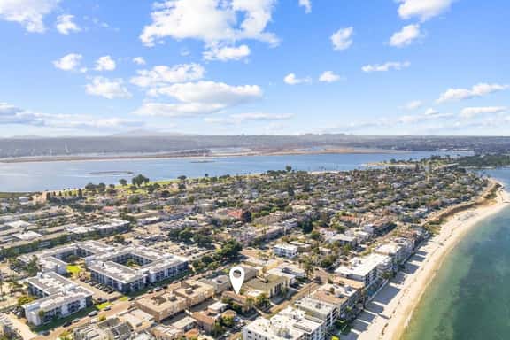 Charming Pacific Beach Townhome | Walk to the Bay | 2 Bed, 2 Bath - Image 1