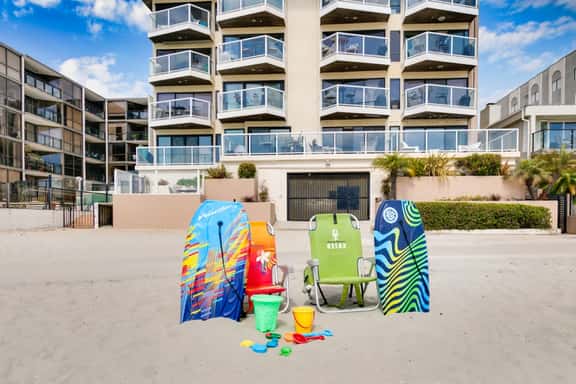Crown Point 3BR | Bay & Beach View | Parking | W/D - Image 1