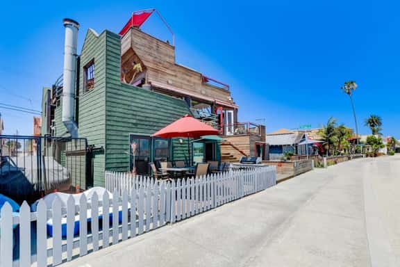 Mission Bayfront | 1 Sec to Beach | 3 Decks - Image 1