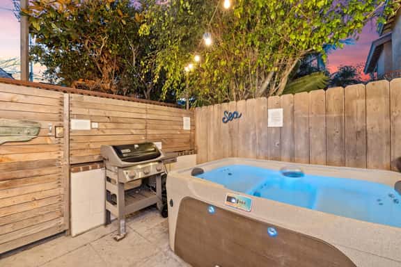 Modern 3BR Mission Beach Home | Hot Tub + Garage - Image 1