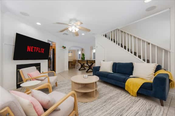 Modern Ocean Beach • Sleeps 10 • Fire Pit+Games+Parking - Image 1