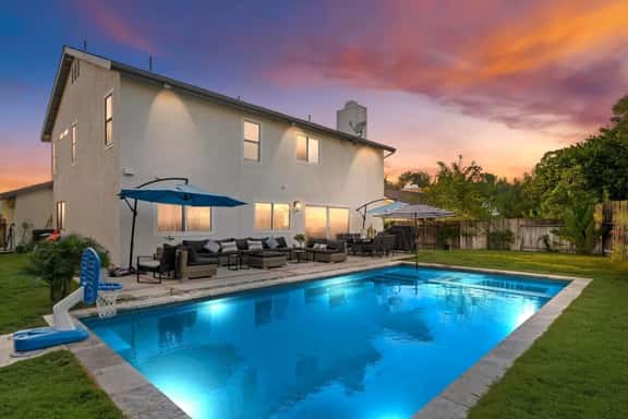 OSide Private PoolHome 4bed/3Bth - Image 1