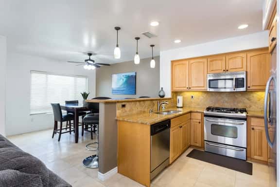 Perfect Beach Condo, Walk to Ocean, Garage Parking - Image 1