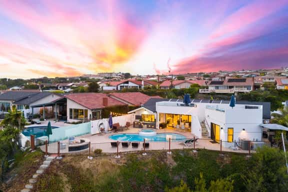 Sleeps 16+ • Pool & Spa • Ocean View Rooftop - Image 1