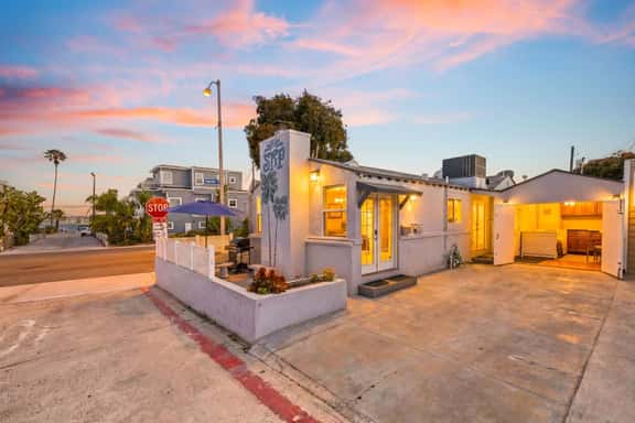 SRP Cottage — Iconic Mission Beach Retreat with AC & Rare Parking, Steps to the Ocean - Image 1