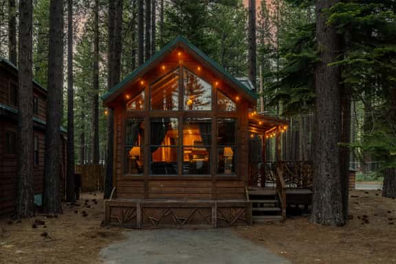 The Cozy Cub Cabin – 7 Min to Lake - Image 1