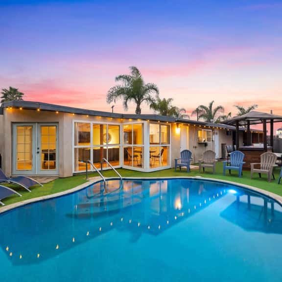 Bay Park 5BR Retreat | Pool + Hot Tub - Image 1