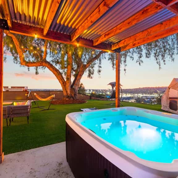 Bay Park Bliss | Ocean Views + Pickleball & Jacuzzi - Image 1