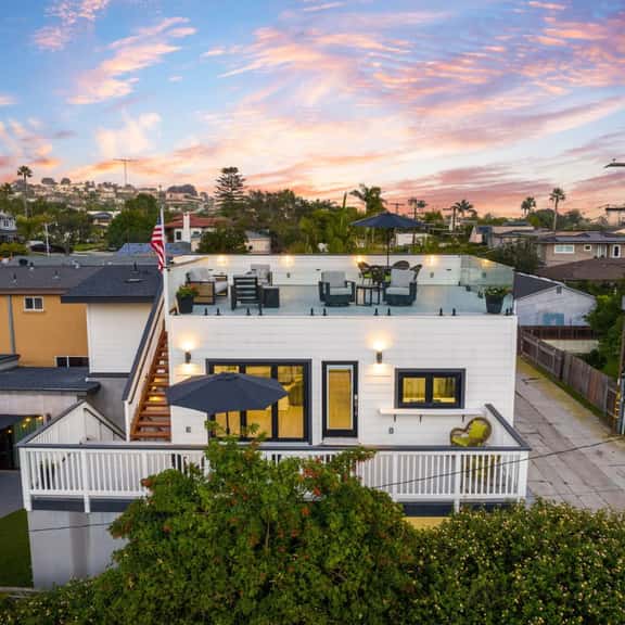 Brand New, Ocean/City Views, 2 Decks, AC, Parking! - Image 1