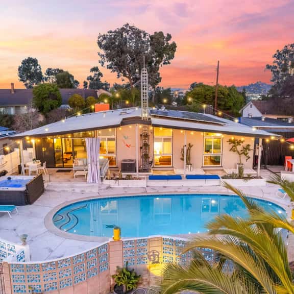 Golden Hour Bliss: Pool, Hot Tub & Firepit - Image 1