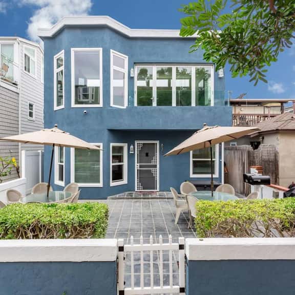 Luxury, Glass Walls, Seconds to Beach/Ocean, AC! - Image 1