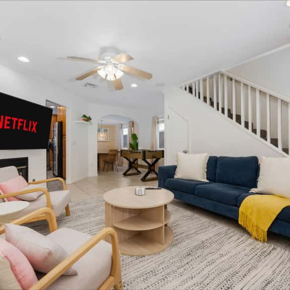 Modern Ocean Beach • Sleeps 10 • Fire Pit+Games+Parking - Image 1