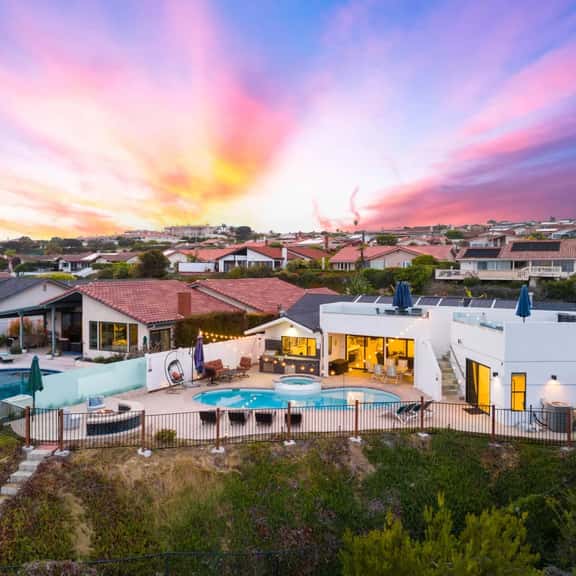 Sleeps 16+ • Pool & Spa • Ocean View Rooftop - Image 1