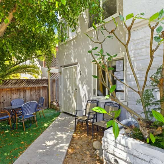 Urban Oasis near the Zoo: A Central Studio for 2 - Image 1