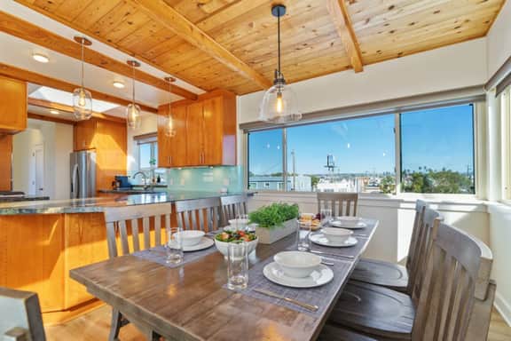 30s to Beach! Ocean Views, 3 Parking, Bikes - Image 3