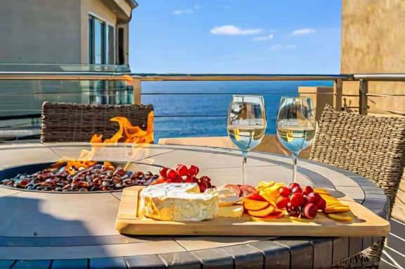 30s to Beach! Ocean Views, 3 Parking, Bikes - Image 5