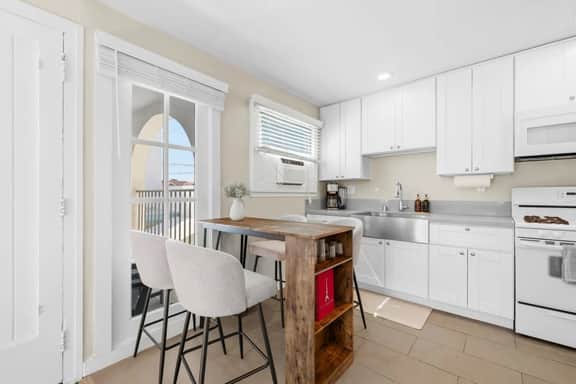 Bankers Hill Gem Near Little Italy | Private Patio | Near Balboa Park | San Diego - Image 2