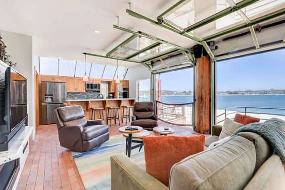Bay Front, Roll Up Glass Walls, Roof deck Jacuzzi!10 - Image 2
