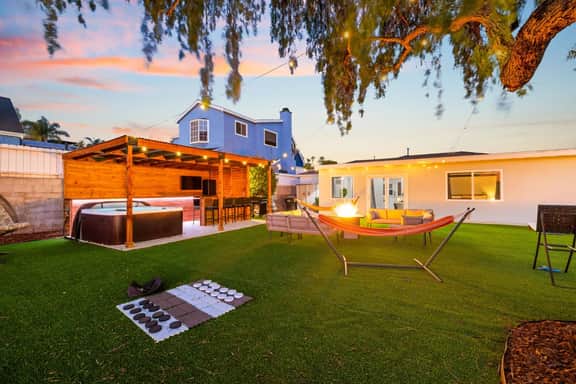Bay Park Bliss | Ocean Views + Pickleball & Jacuzzi - Image 2