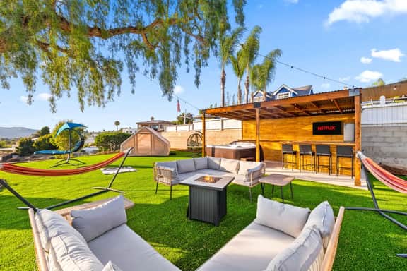 Bay Park Bliss | Ocean Views + Pickleball & Jacuzzi - Image 5