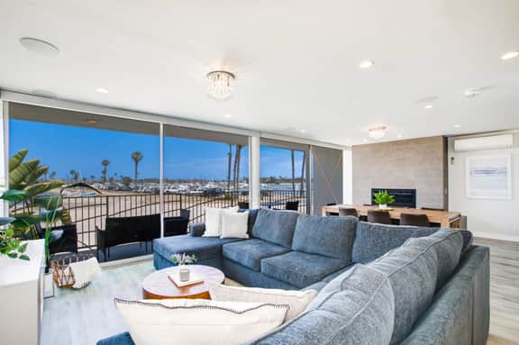 Bay View Condo with Private Balcony, Shared Hot Tub & Indoor Fireplace – Mission Beach - Image 4