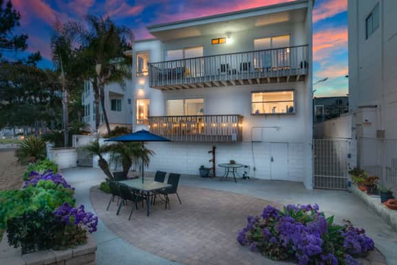 Bayfront Oasis Near Boardwalk and Water - Image 3