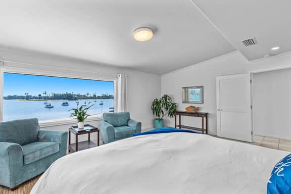 Bayfront Retreat with Stunning Views and Kayaks - Image 5