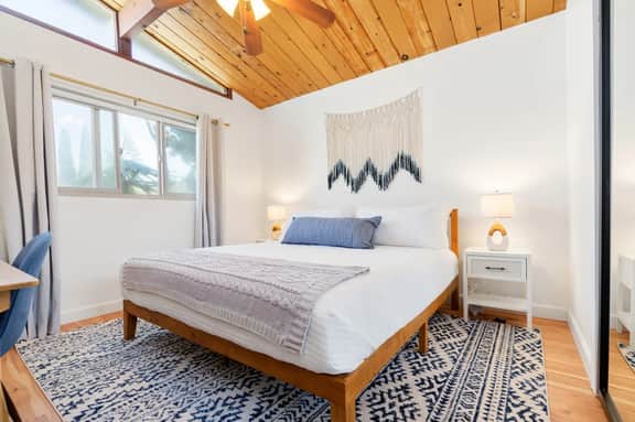 Boho Chic Retreat Near Zoo and Downtown - Image 5